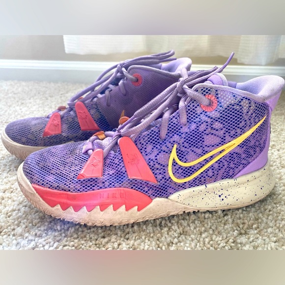 kyrie sneakers youth